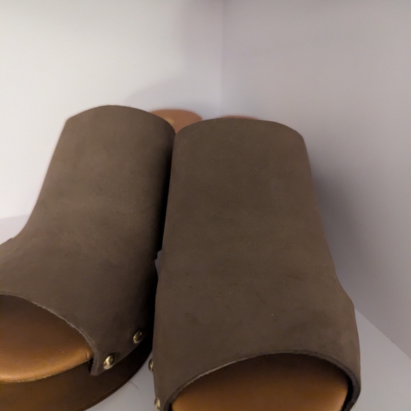 Elegant Brown Studded Mules - Picture 3 of 6